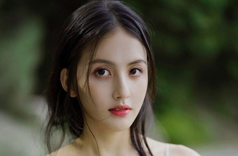 "Nữ thần tắm suối" sở hữu vẻ đẹp ma mị gây "chao đảo" cộng đồng mạng